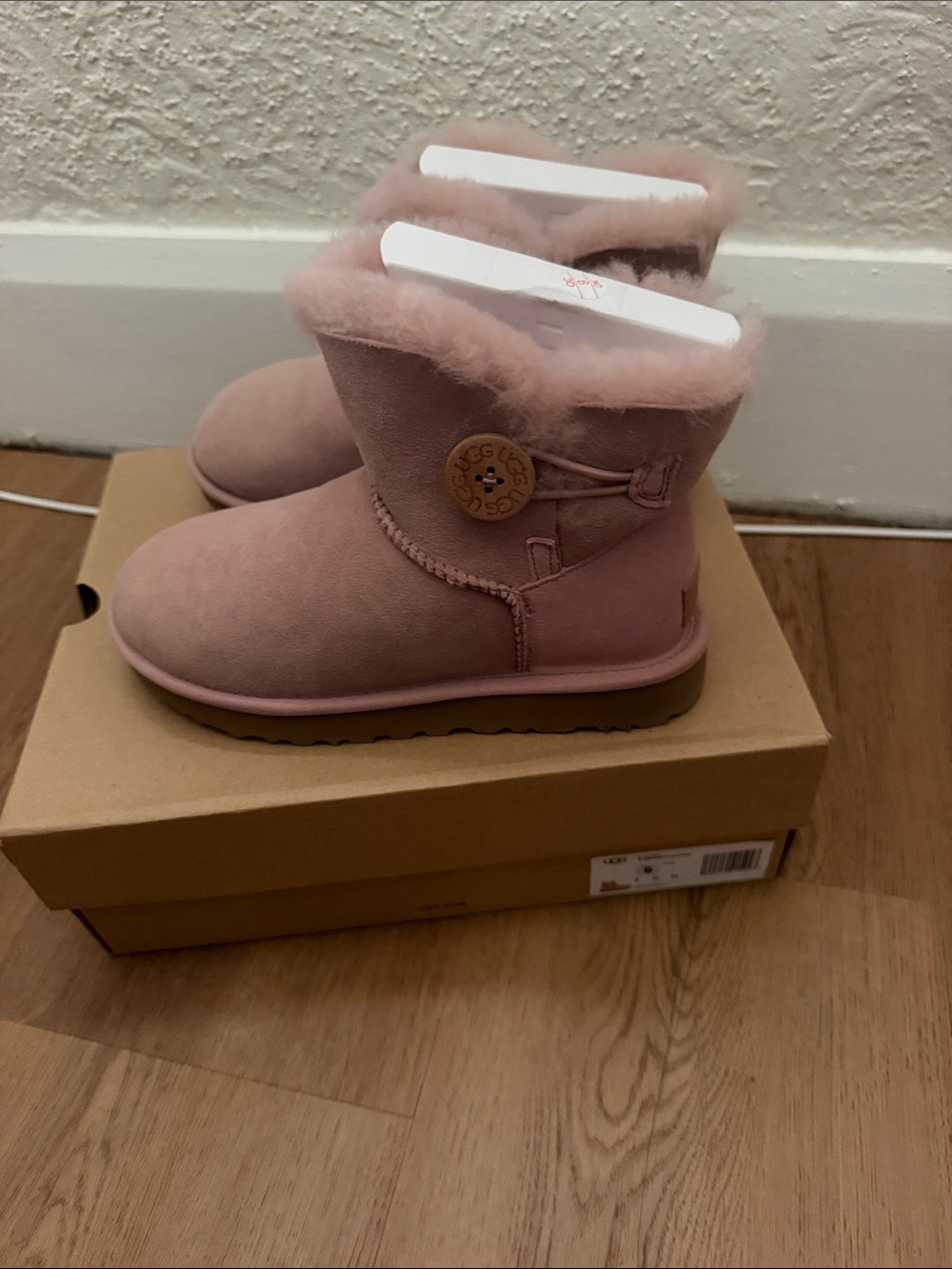 UGG WomensClassic Mini Button Boot - Pink